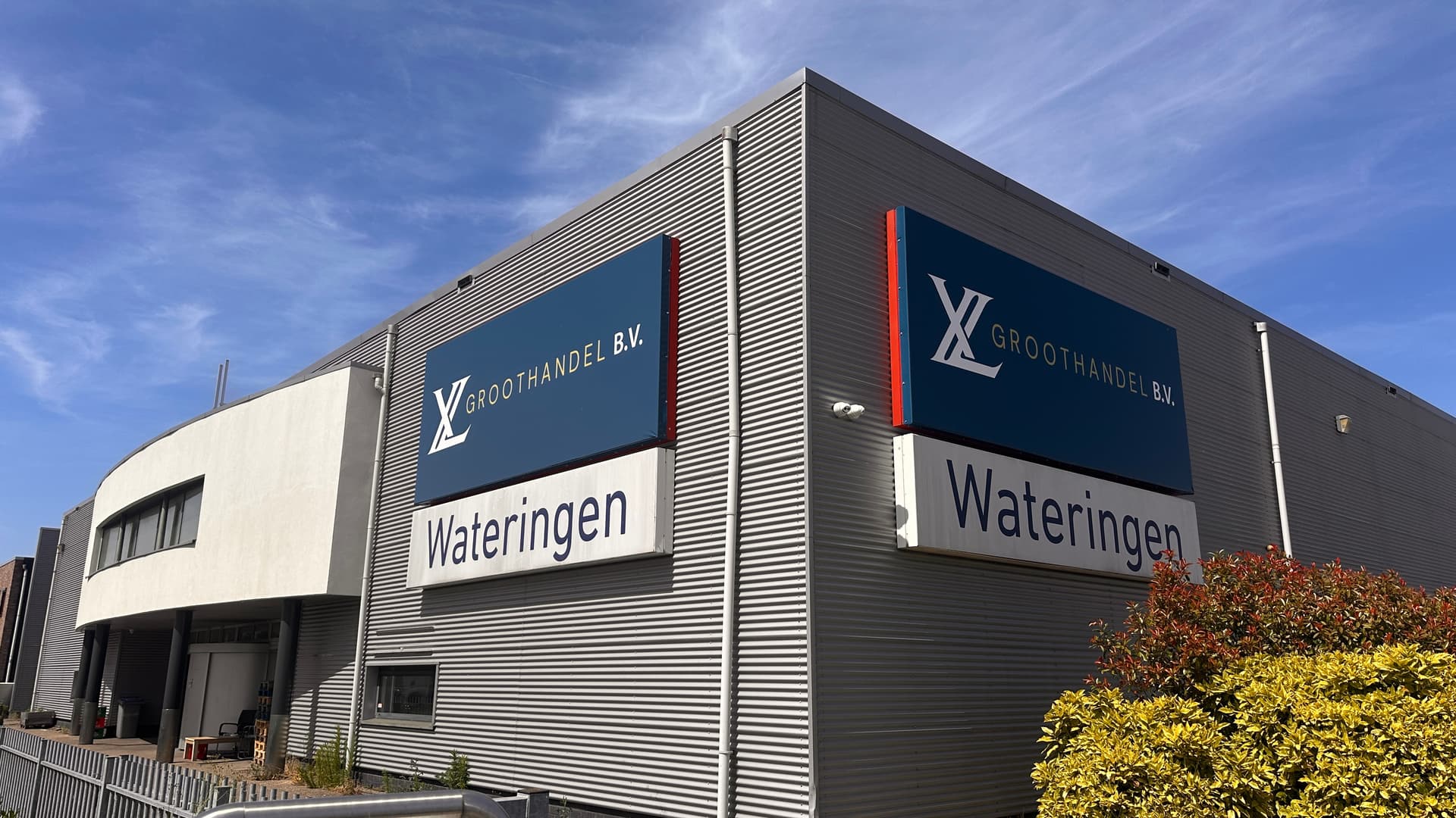 Verken ons uitgebreide aanbod van premium alcoholische dranken, verfrissende frisdranken en exclusieve merken voor elke gelegenheid.